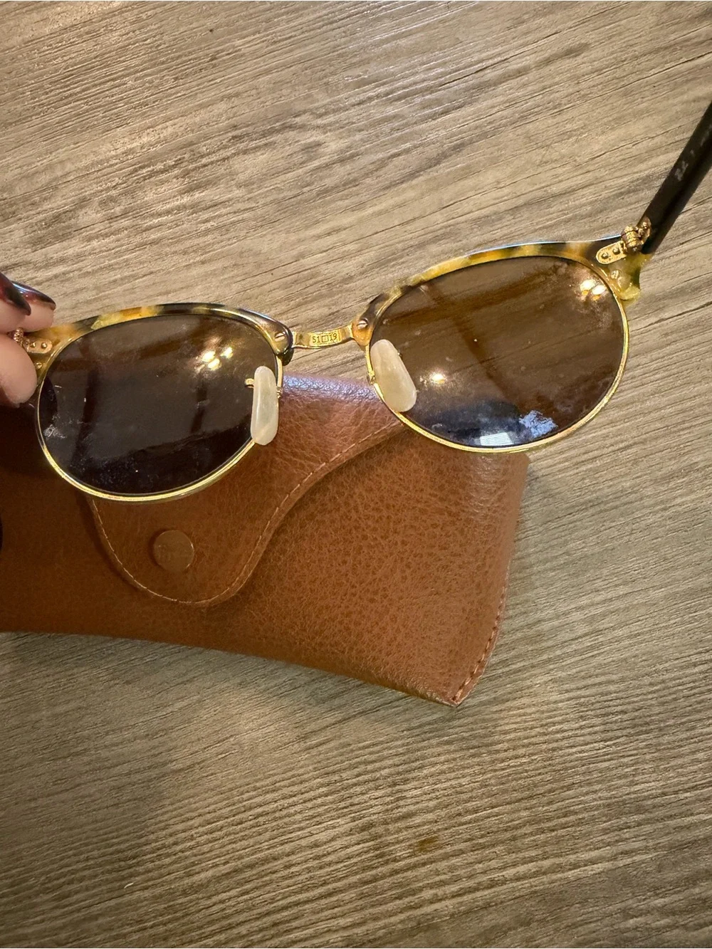 Tortoiseshell Round Sunglasses with Brown Case